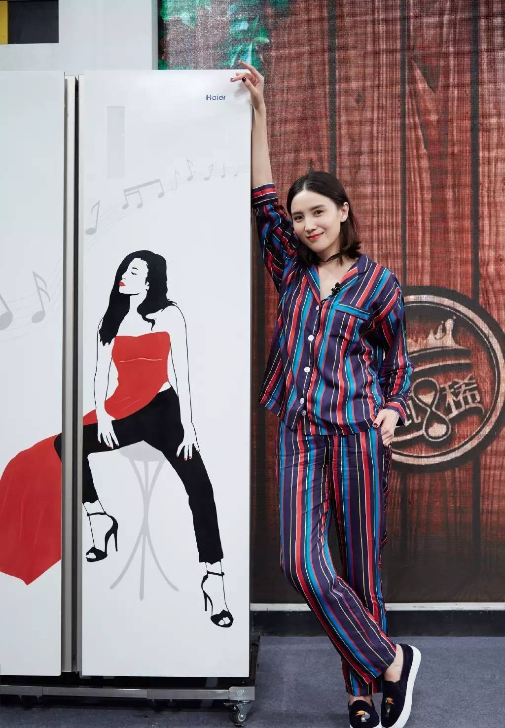 宋佳和杨幂穿衣搭配,杨幂宋佳靠一个发型变少女