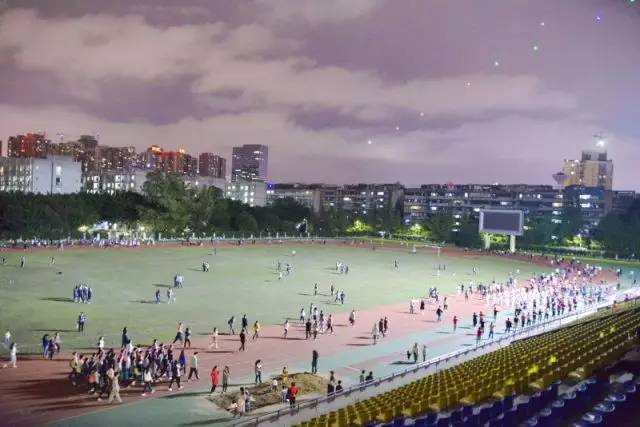 影像纪|夜色中的七个川大故事