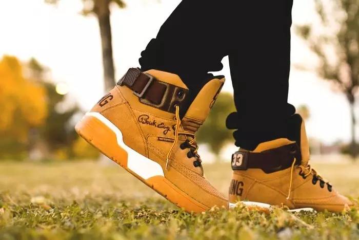 还在穿小白鞋吗,还在穿冬天的鞋子