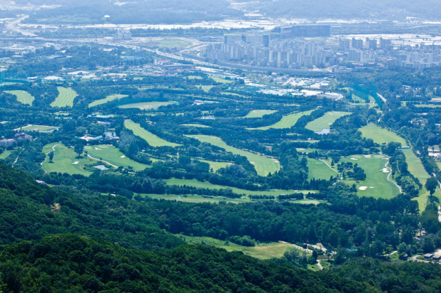 「球场手册」｜高价会籍与球童服务的关系