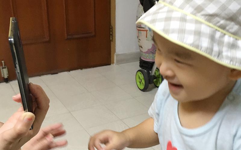 新生儿拍照闪光灯会影响视力吗,拍照开闪光灯对小孩视力有影响吗