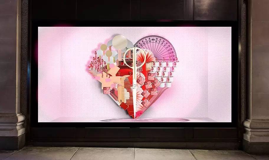 不必花钱去剧院，这间商店里每次转身都是一出精装大戏