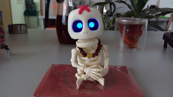 好好地吓人不好吗?干嘛要来抢萌物的饭碗!