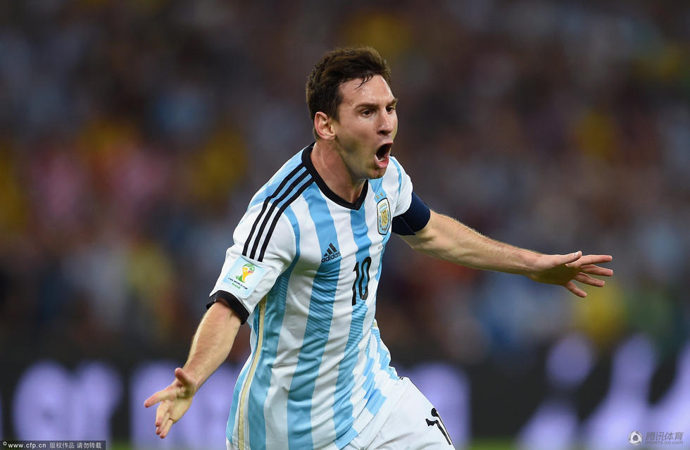 献给踢足球的男孩,献给每一个热爱足球的人