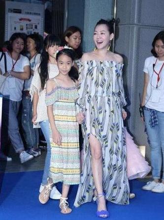 小s助阵二女儿,小s和女嘉宾接吻