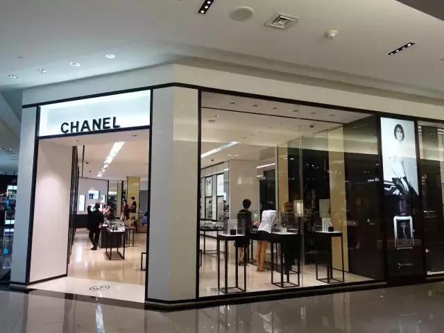 这里买一线大牌比香港便宜3成！风景还很美！