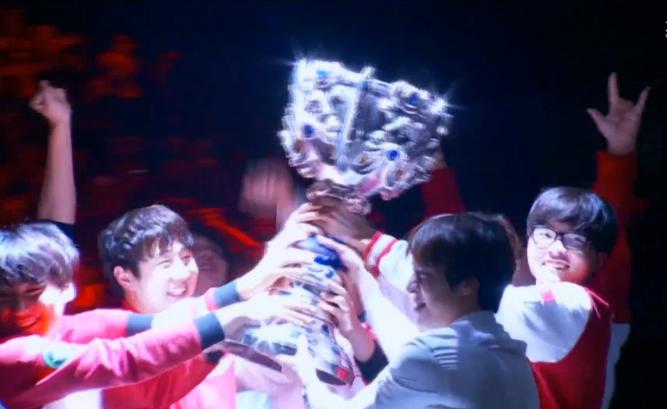 skt夺冠时刻faker,skt连续3次世界冠军吗