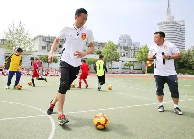 幸福来敲门令人感动的点,当幸福来敲门那个插曲叫什么