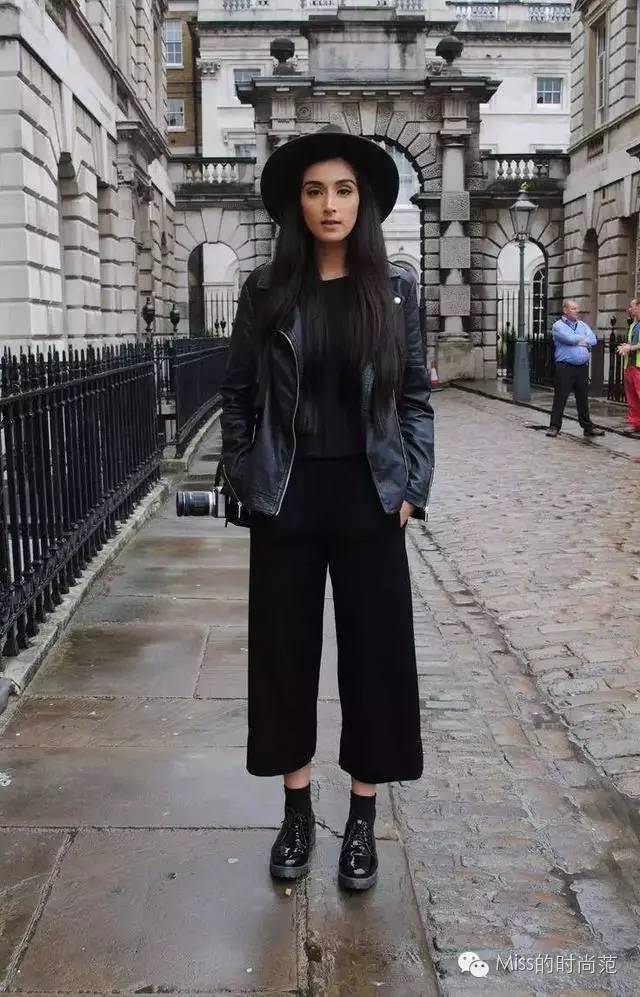 粗跟英伦风复古短靴怎么搭配,搭配短靴穿出时髦复古风格