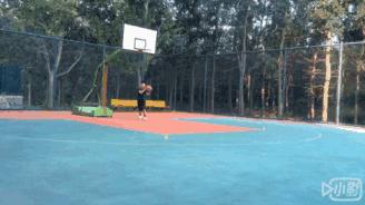 篮球过人招式贴防,在家练背后假转身运球过人