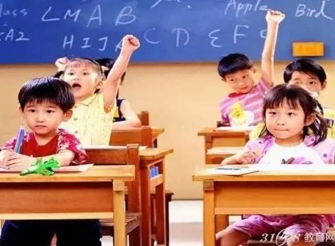 外国老爸带孩子到超市,带孩子去超市孩子好开心