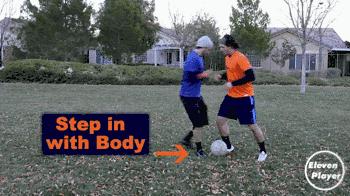 足球新手入门基本知识防守,1vs1足球防守训练