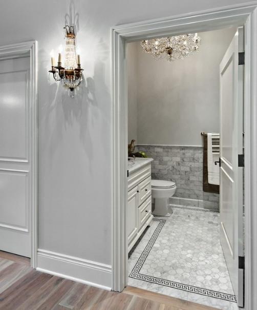 卫生间用铝合金门好还是木门好？看了很多遍，句句在理！我家就有