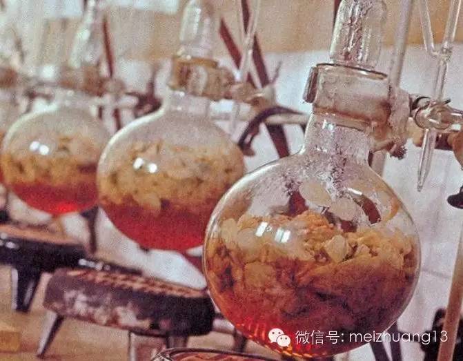 大牌香水是用什么制作的,香水的制作工艺流程步骤图