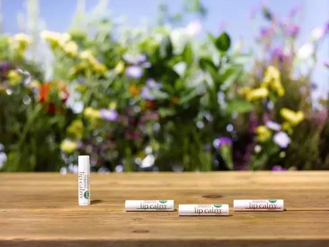 唇膏不掉色不沾杯推荐,唇膏不变色好物推荐