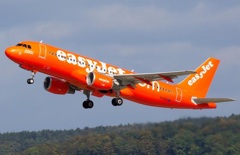 智能导航运动鞋，把世界踏在脚下，航空公司的鞋就是不一样