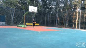 篮球过人招式贴防,在家练背后假转身运球过人