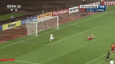 足球场上的体育精神,足球体育精神感人瞬间