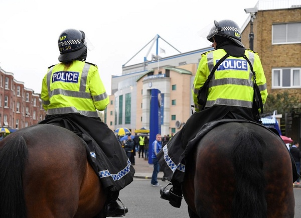 驻英记者小纯真：“一骑当千”—走近英超赛场外的骑警