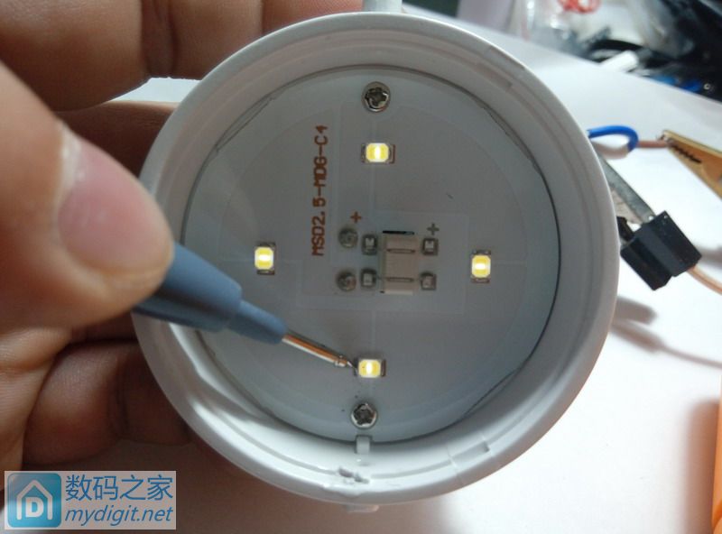 拆1.8包邮还送球泡的美的4W射灯，一如既往的设计和做工！