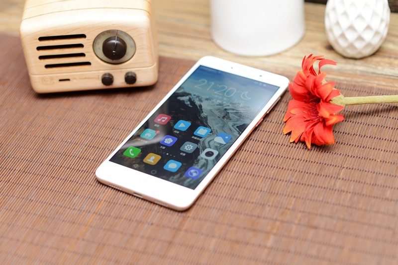 1599元荣耀畅玩40plus,699元的荣耀畅玩8c