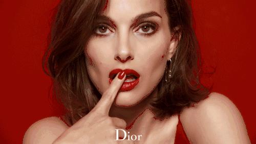 用一支口红就能搞定的妹子，直男为什么要买包？