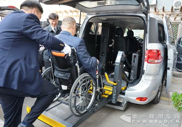 无障碍出行不再是问题！上汽大通联合首汽推出网约多功能车