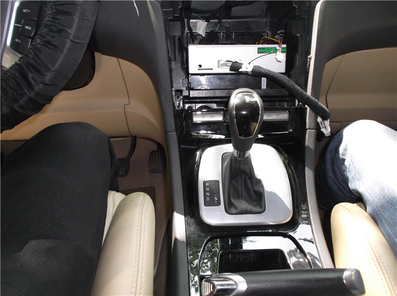 福特麦柯斯中控屏,福特麦柯斯仪表台拆解