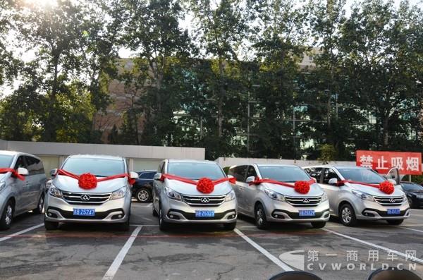 无障碍出行不再是问题！上汽大通联合首汽推出网约多功能车