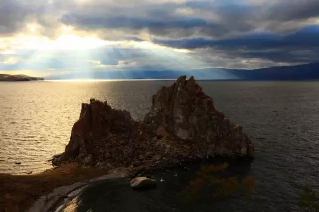 最清澈的湖泊贝加尔湖,贝加尔湖畔深沉而悠远