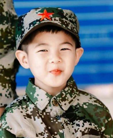 甜馨一家三口的最新视频,安吉和甜馨