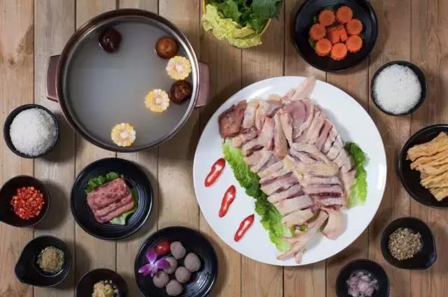 我以为这是一家有格调的酒吧，谁知道老板让我“*鸡叫**”