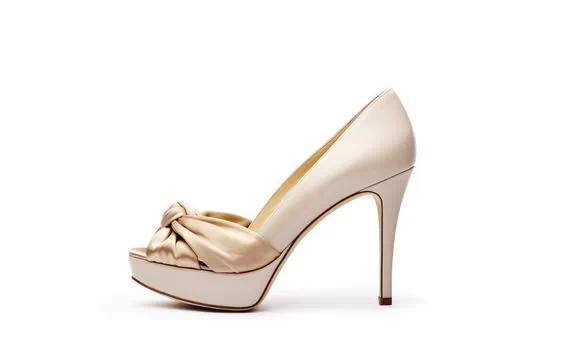 什么高跟鞋又舒服又不累脚,穿高跟鞋怎么才会让脚不痛