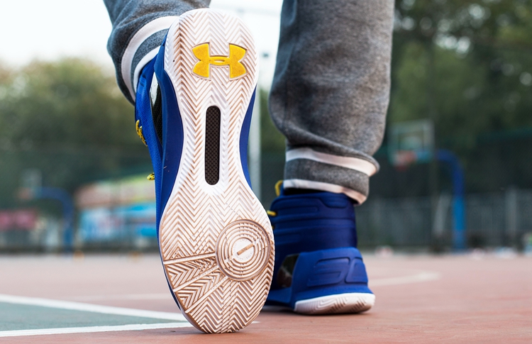 库里系列curry3,库里最强外场实战鞋