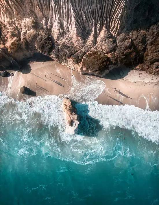 壹闻:地标里藏裸模 彩绘艺术家创人体新玩法