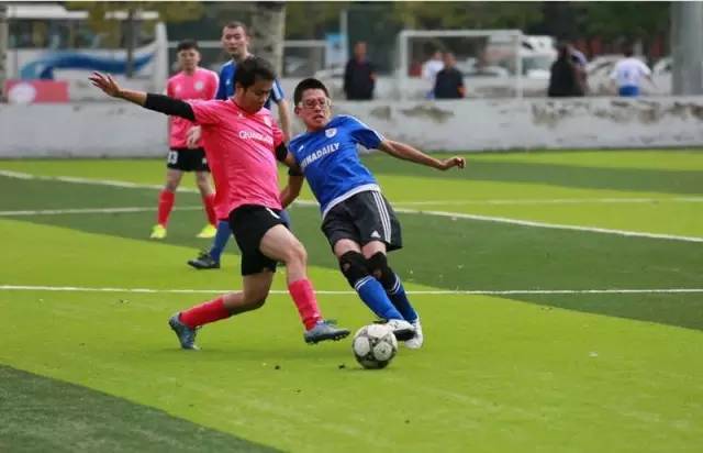 我眼里的足球世界,我眼中的足球世界杯