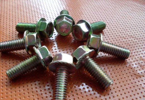 汽车螺丝松了要紧吗,汽车哪个螺丝松了容易出事