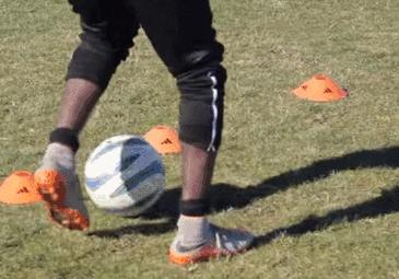 踢足球运球基础教学,踢足球运球的方法和技巧