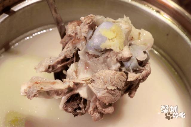 我以为这是一家有格调的酒吧，谁知道老板让我“*鸡叫**”