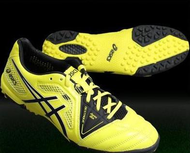 足球鞋适合场地介绍,踢球人四宫格