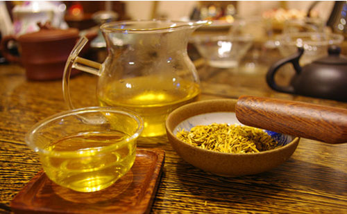 早上起来喝茶会不会伤胃,喝完啤酒喝茶水会伤胃吗