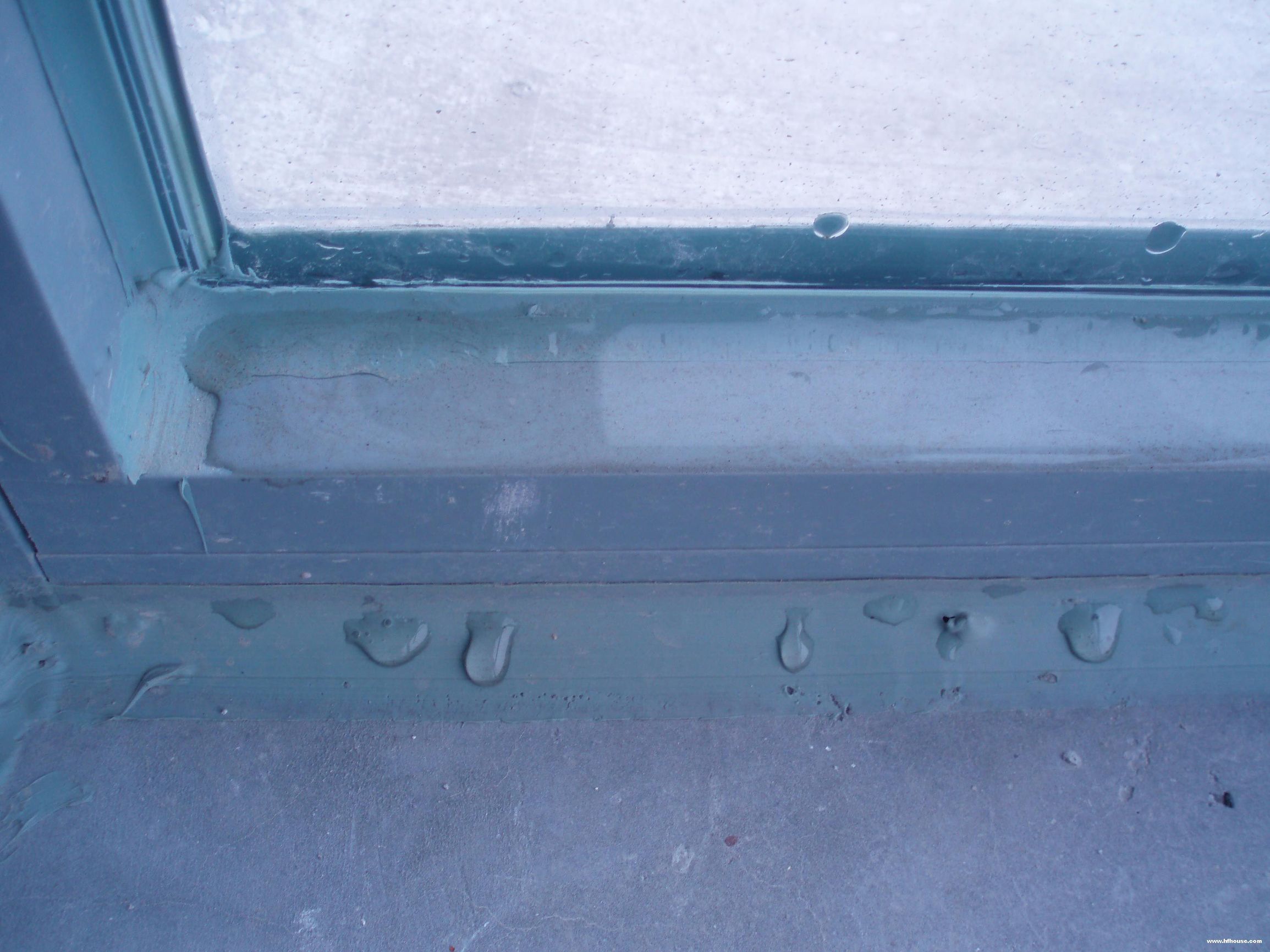 家里窗户飘窗墙渗水什么原因,飘窗渗水处理方法