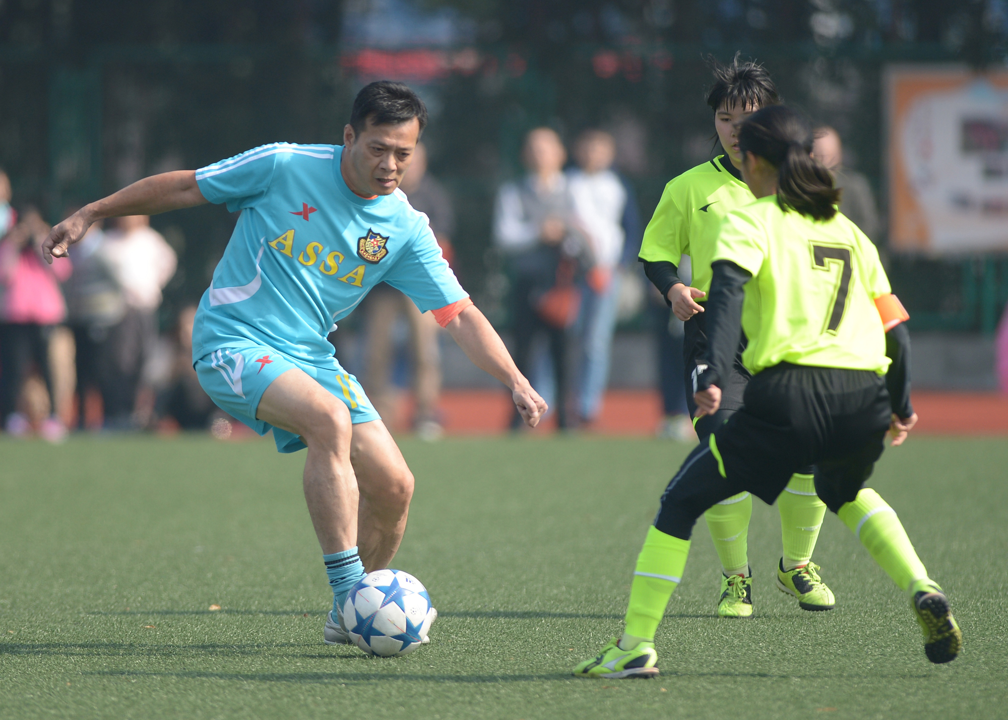 谭咏麟足球联赛,谭咏麟谈足球运动