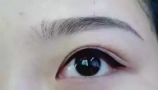 打造超自然的素颜妆容,简单裸妆步骤打造清雅妆容