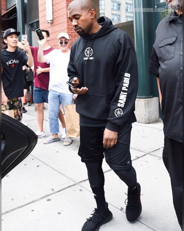 侃爷上脚yeezy450,侃爷上脚yeezy350搭配