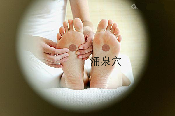 睡前按这几个养生穴能少生病,4个简单养生小动作日常就可以做