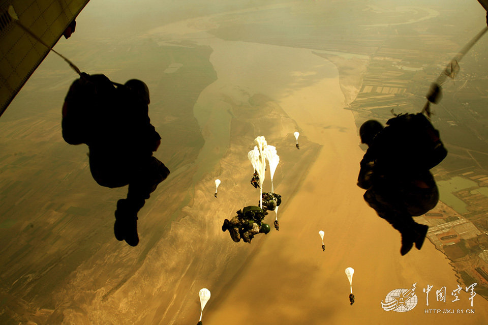 空降兵第一次跳伞,伞兵第一次跳伞经历