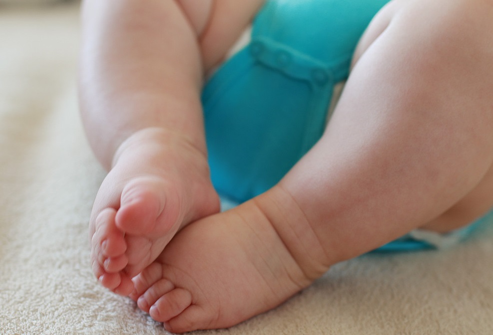 新生儿皮肤干燥皱裂用什么润肤露,宝宝冬天皮肤干燥用什么润肤露好