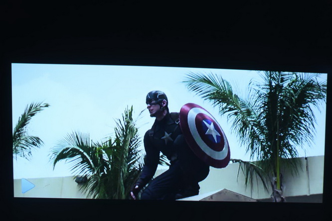 随身携带巨屏观影，神画小媚轻体验