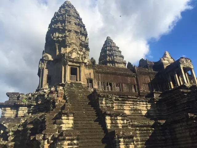 穷游小伙穷游西藏身体终于累垮,10年前穷游西藏